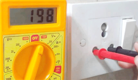 使用数字万用表电压测量