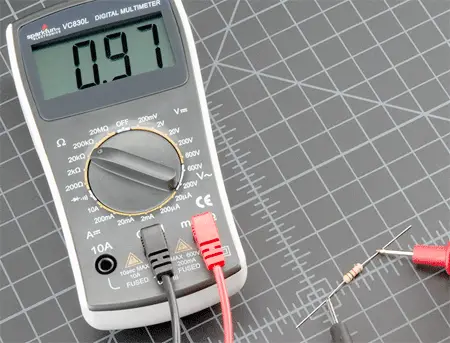 使用数字万用表电阻测量