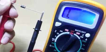 二极管通过使用数字万用表检查